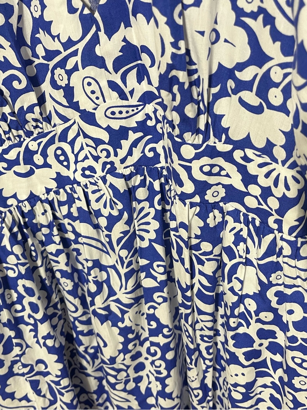 Boden Blue and White Floral Midi Dress - V-Neck Puff Sleeve, tiered midi skirt. - Picture 10 of 11